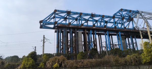 山東超晟輝護航昌九鐵路樂化聯絡線特大橋鋼桁梁施工
